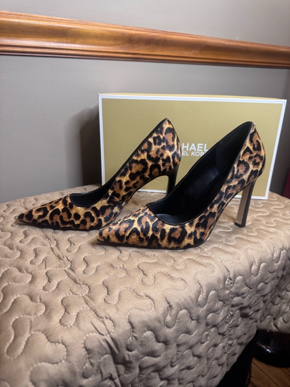 Michael Kors Leopard Print Pointed-Toe Pumps - Brown/Black size 9.5